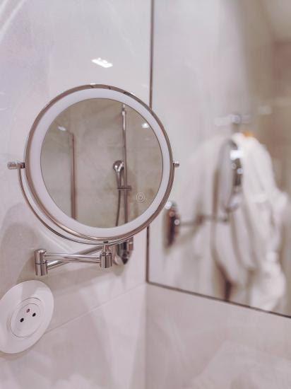 AMMI Nice Lafayette - bathroom with mirror - Dyson hairdryer