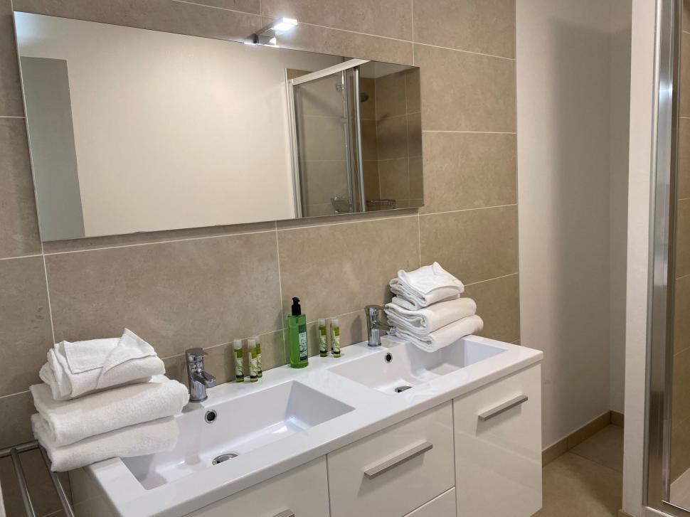 AMMI Nice Massena - bathroom in Apart'hotel
