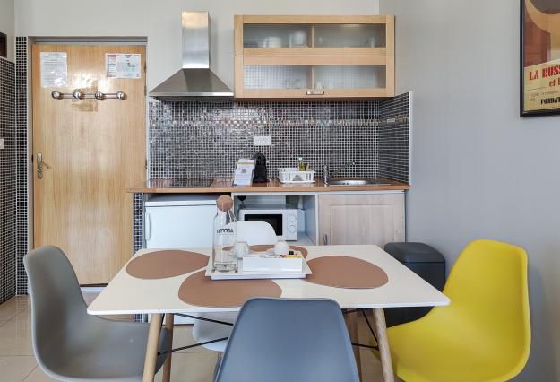 AMMI Nice Massena - espace repas, travail, bureau