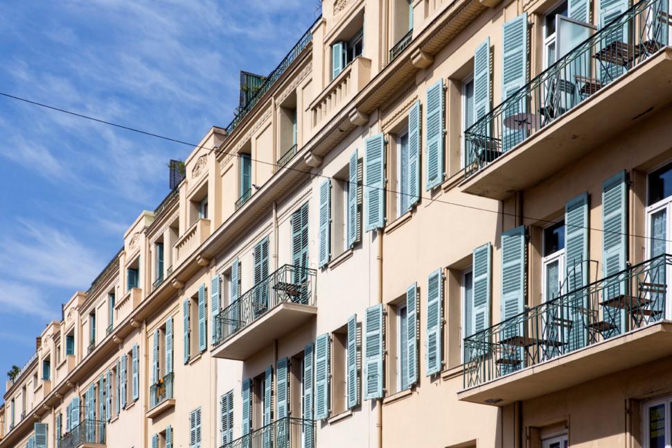 AMMI Nice Massena - facade rue zone piétonne