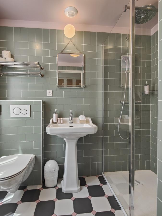 AMMI Vieux Nice - Aparthotel with renovated bathroom