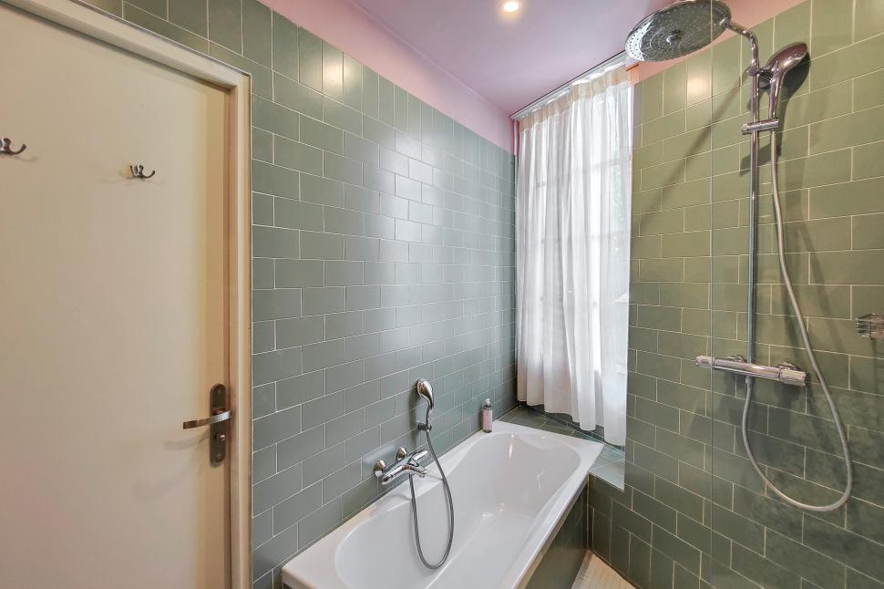 AMMI Vieux Nice - salle de bain avec baignoire