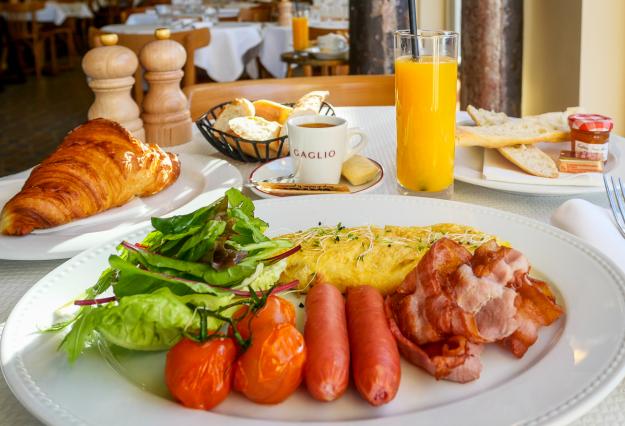 AMMI Vieux Nice - Service petit déjeuner continental américain