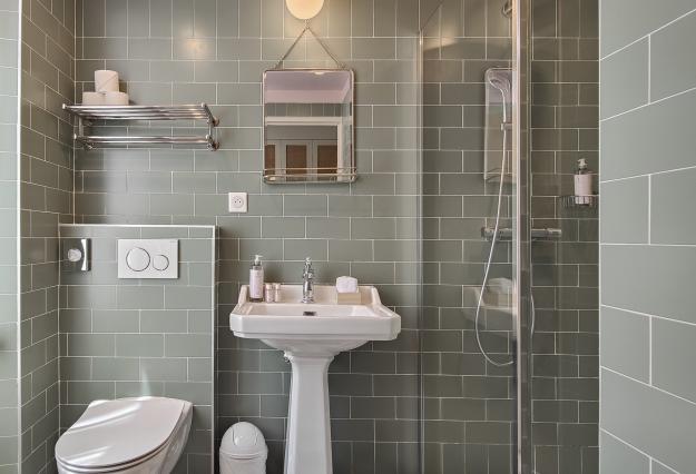 Aparthotel AMMI Vieux Nice - salle de bain rénovée avec douche ou baignoire