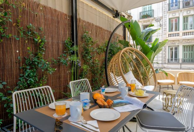 Hotel de France Nice - un hotel AMMI - breakfast on the terrace