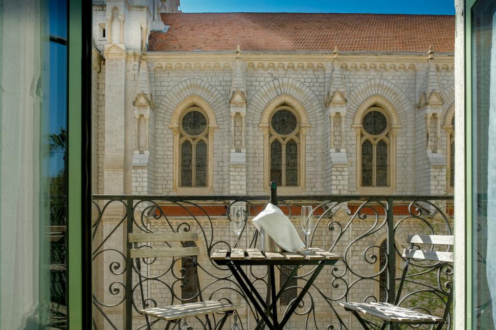 Hôtel du centre Nice - balcon vue basilique notre Dame