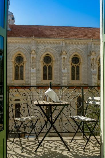 Hôtel du centre Nice - sunny balcony